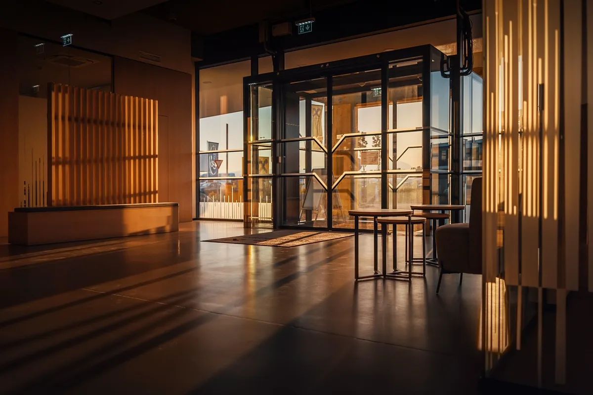 Designing Modern Glass Offices That Inspire