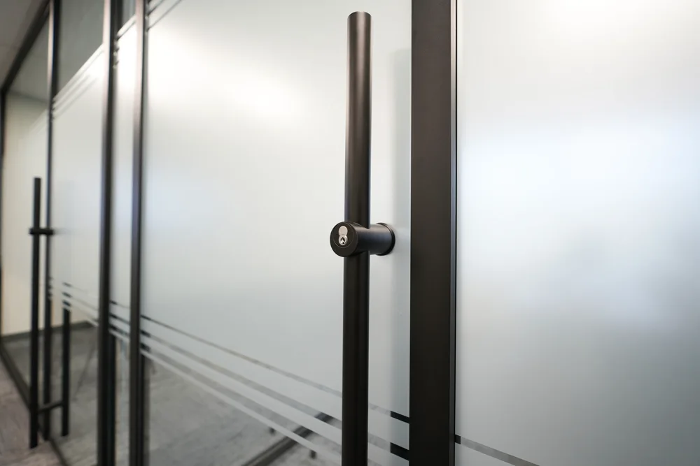 KERE Locking Pull Handle 2