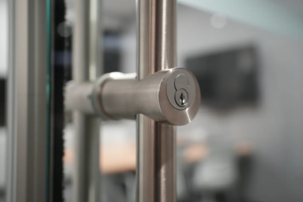 KERE Locking Pull Handle 3