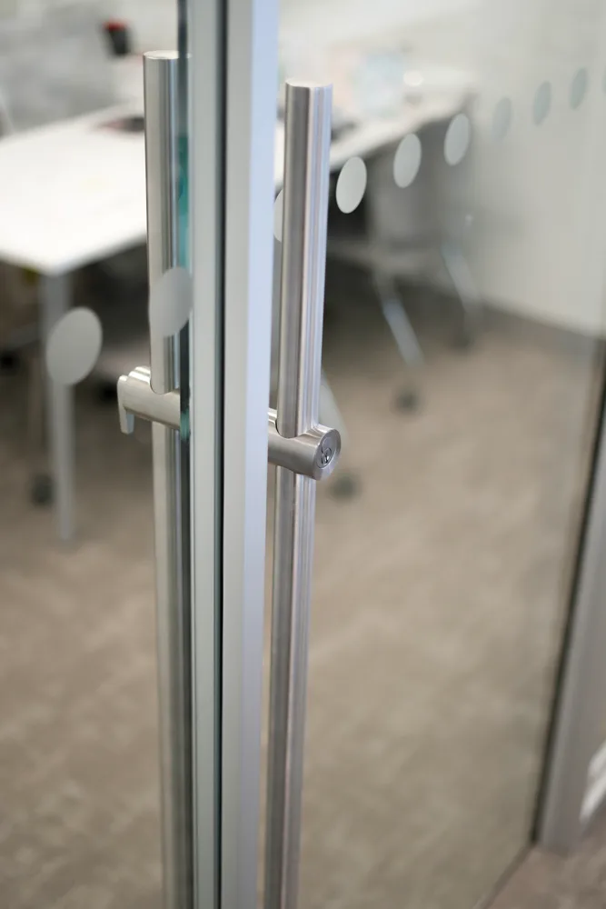 KERE Locking Pull Handle 4