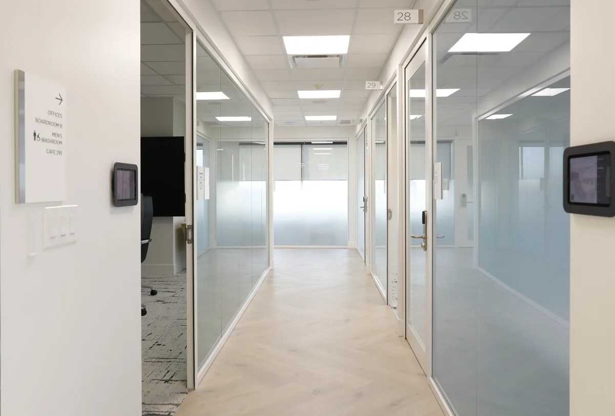 moodwall P4 commercial workspace